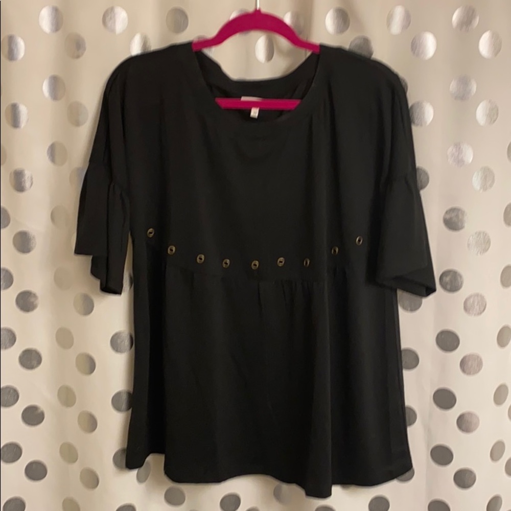 NWOT Maurices Black Flowy Top Medium